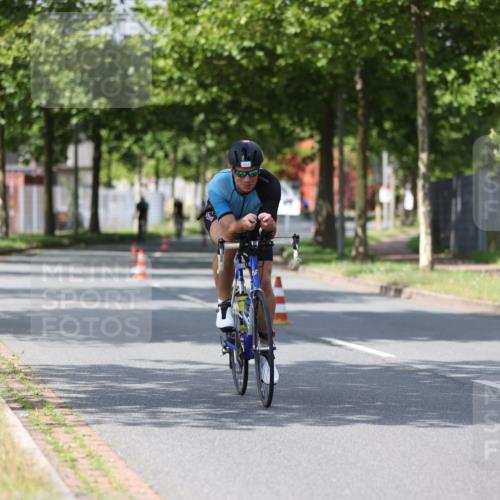 10.08.2025 - GEWOBA Citytriathlon Bremen Yannick Fuchs http://msf.ph/oto/8558504 10.08.2025 12:32:46 Radfahren 566, 604, 643, 681, 715, 852, 959, 1010, 1016, 1017 meine-sportfotos.de