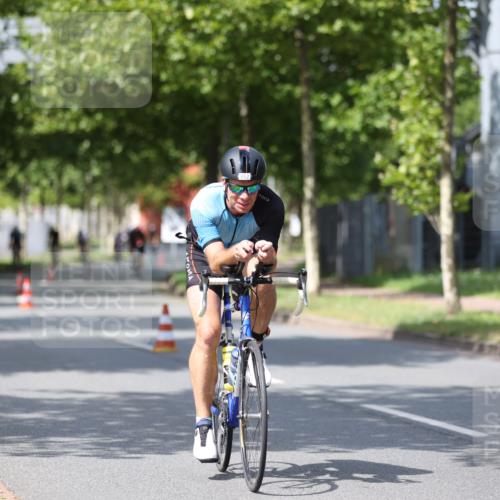 10.08.2025 - GEWOBA Citytriathlon Bremen Yannick Fuchs http://msf.ph/oto/8558507 10.08.2025 12:32:46 Radfahren 566, 604, 643, 681, 715, 852, 959, 1010, 1016, 1017 meine-sportfotos.de