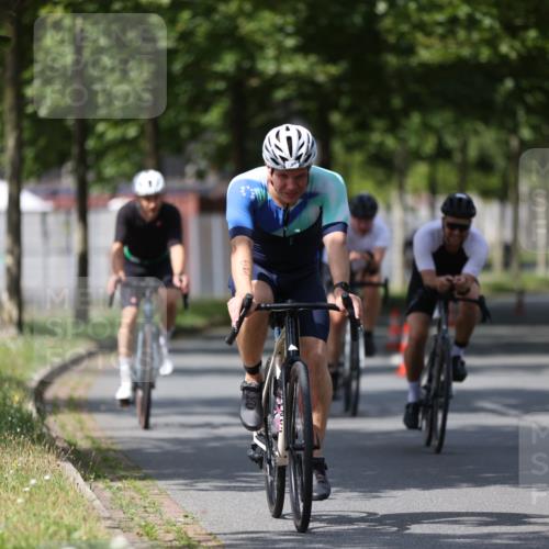 10.08.2025 - GEWOBA Citytriathlon Bremen Yannick Fuchs http://msf.ph/oto/8558515 10.08.2025 12:32:54 Radfahren 566, 604, 626, 664, 681, 715, 852, 1010, 1016 meine-sportfotos.de