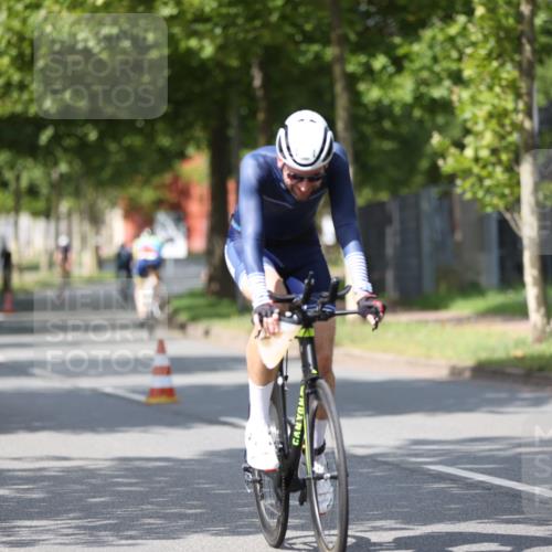 10.08.2025 - GEWOBA Citytriathlon Bremen Yannick Fuchs http://msf.ph/oto/8558527 10.08.2025 12:32:57 Radfahren 566, 604, 626, 664, 681, 715, 824, 852, 1010, 1016 meine-sportfotos.de
