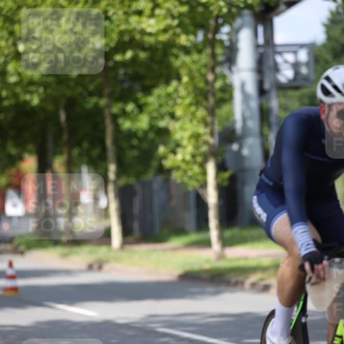 10.08.2025 - GEWOBA Citytriathlon Bremen Yannick Fuchs http://msf.ph/oto/8558532 10.08.2025 12:32:58 Radfahren 566, 604, 626, 664, 681, 715, 824, 852, 1010, 1016 meine-sportfotos.de