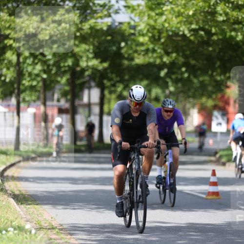 10.08.2025 - GEWOBA Citytriathlon Bremen Yannick Fuchs http://msf.ph/oto/8558537 10.08.2025 12:33:01 Radfahren 554, 604, 626, 664, 681, 708, 715, 824, 1010, 1016 meine-sportfotos.de