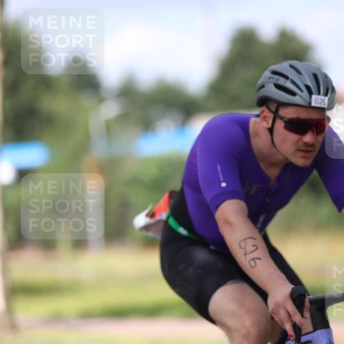 10.08.2025 - GEWOBA Citytriathlon Bremen Yannick Fuchs http://msf.ph/oto/8558542 10.08.2025 12:33:03 Radfahren 554, 604, 626, 664, 681, 708, 715, 738, 824, 1010, 1016 meine-sportfotos.de