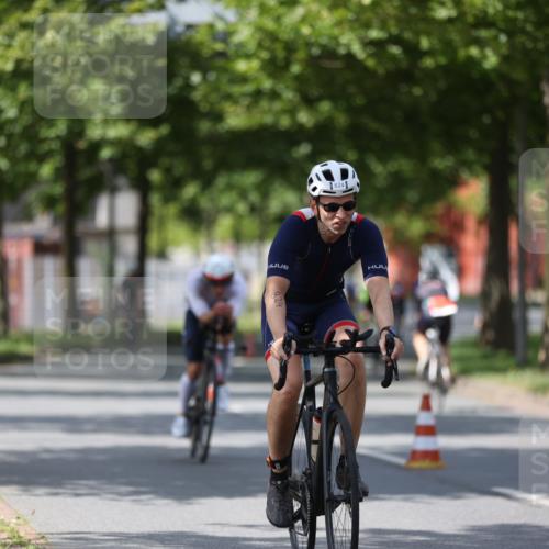 10.08.2025 - GEWOBA Citytriathlon Bremen Yannick Fuchs http://msf.ph/oto/8558553 10.08.2025 12:33:07 Radfahren 554, 604, 626, 664, 681, 708, 715, 738, 824, 836, 859, 1010, 1016 meine-sportfotos.de