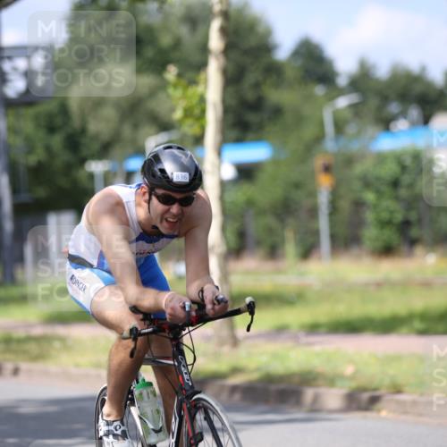 10.08.2025 - GEWOBA Citytriathlon Bremen Yannick Fuchs http://msf.ph/oto/8558581 10.08.2025 12:33:17 Radfahren 554, 708, 738, 824, 836, 859 meine-sportfotos.de