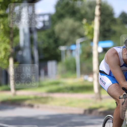 10.08.2025 - GEWOBA Citytriathlon Bremen Yannick Fuchs http://msf.ph/oto/8558582 10.08.2025 12:33:17 Radfahren 554, 708, 738, 824, 836, 859 meine-sportfotos.de