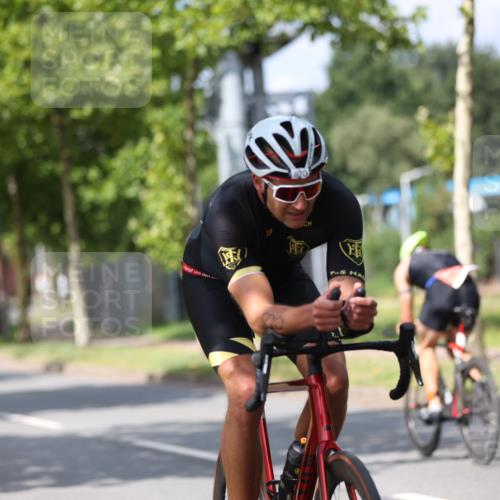 10.08.2025 - GEWOBA Citytriathlon Bremen Yannick Fuchs http://msf.ph/oto/8558599 10.08.2025 12:33:31 Radfahren 820, 859 meine-sportfotos.de