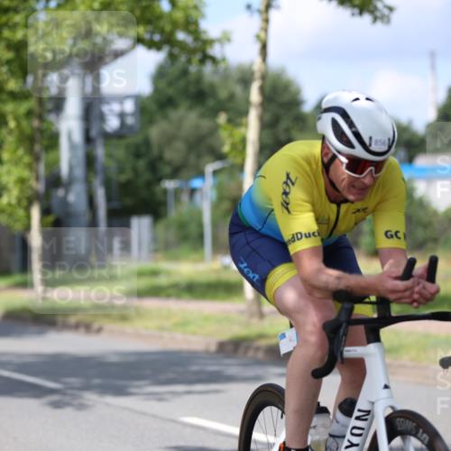 10.08.2025 - GEWOBA Citytriathlon Bremen Yannick Fuchs http://msf.ph/oto/8558609 10.08.2025 12:33:43 Radfahren 560, 635, 741, 820, 856, 895 meine-sportfotos.de