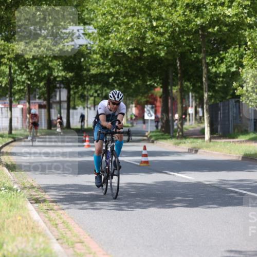 10.08.2025 - GEWOBA Citytriathlon Bremen Yannick Fuchs http://msf.ph/oto/8558612 10.08.2025 12:33:45 Radfahren 560, 635, 741, 820, 856, 858, 895 meine-sportfotos.de