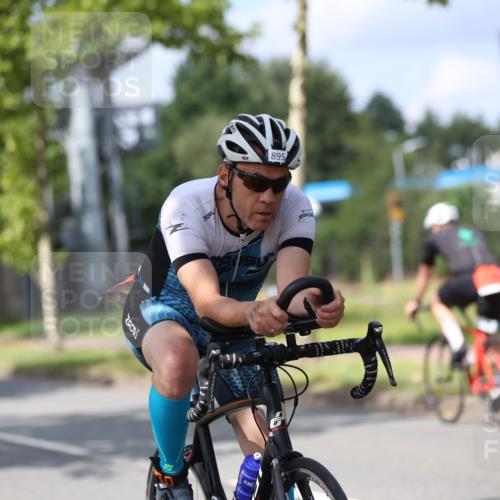 10.08.2025 - GEWOBA Citytriathlon Bremen Yannick Fuchs http://msf.ph/oto/8558617 10.08.2025 12:33:46 Radfahren 560, 635, 741, 856, 858, 895 meine-sportfotos.de