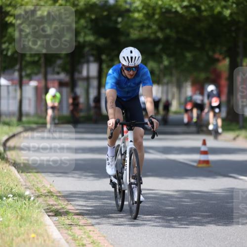 10.08.2025 - GEWOBA Citytriathlon Bremen Yannick Fuchs http://msf.ph/oto/8558639 10.08.2025 12:33:53 Radfahren 560, 635, 637, 741, 768, 856, 858, 867, 895 meine-sportfotos.de