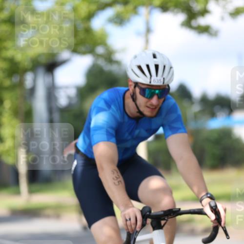 10.08.2025 - GEWOBA Citytriathlon Bremen Yannick Fuchs http://msf.ph/oto/8558646 10.08.2025 12:33:54 Radfahren 560, 635, 637, 741, 768, 856, 858, 867, 895 meine-sportfotos.de