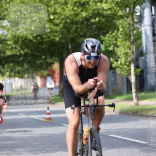 10.08.2025 - GEWOBA Citytriathlon Bremen Yannick Fuchs http://msf.ph/oto/8558658 10.08.2025 12:33:59 Radfahren 560, 635, 637, 741, 768, 858, 867 meine-sportfotos.de