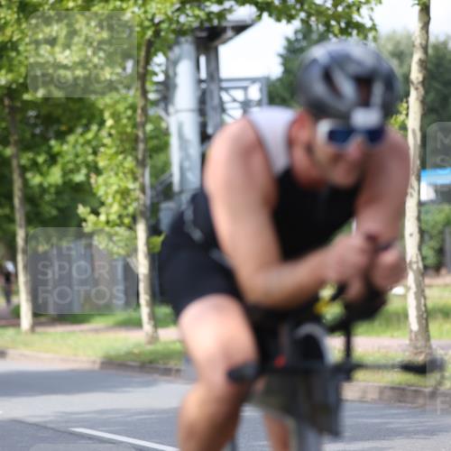 10.08.2025 - GEWOBA Citytriathlon Bremen Yannick Fuchs http://msf.ph/oto/8558661 10.08.2025 12:33:59 Radfahren 560, 635, 637, 741, 768, 858, 867 meine-sportfotos.de