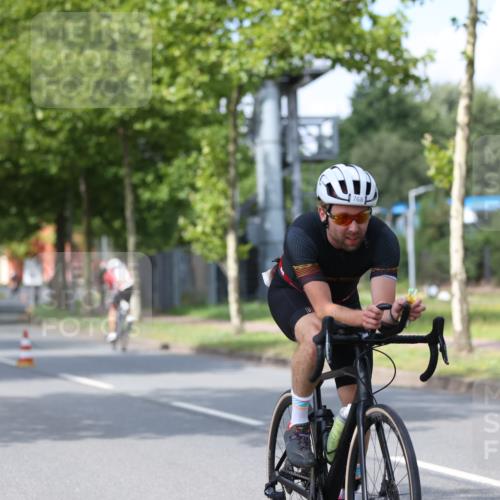10.08.2025 - GEWOBA Citytriathlon Bremen Yannick Fuchs http://msf.ph/oto/8558673 10.08.2025 12:34:02 Radfahren 560, 635, 637, 741, 768, 822, 858, 867 meine-sportfotos.de