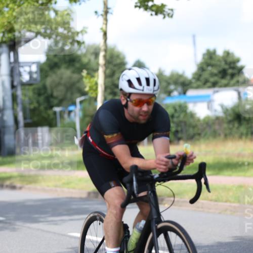 10.08.2025 - GEWOBA Citytriathlon Bremen Yannick Fuchs http://msf.ph/oto/8558674 10.08.2025 12:34:02 Radfahren 560, 635, 637, 741, 768, 822, 858, 867 meine-sportfotos.de