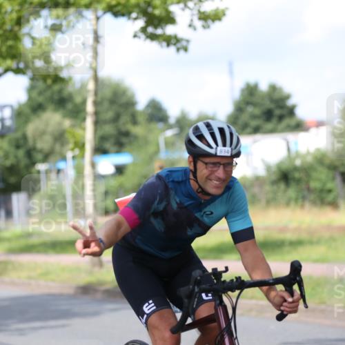 10.08.2025 - GEWOBA Citytriathlon Bremen Yannick Fuchs http://msf.ph/oto/8558693 10.08.2025 12:34:18 Radfahren 553, 686, 822, 834, 891, 912 meine-sportfotos.de