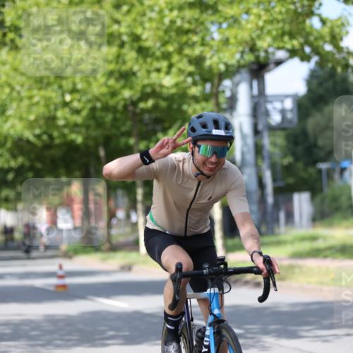 10.08.2025 - GEWOBA Citytriathlon Bremen Yannick Fuchs http://msf.ph/oto/8558721 10.08.2025 12:34:27 Radfahren 553, 584, 686, 822, 834, 891, 912, 914, 1027, 1037 meine-sportfotos.de