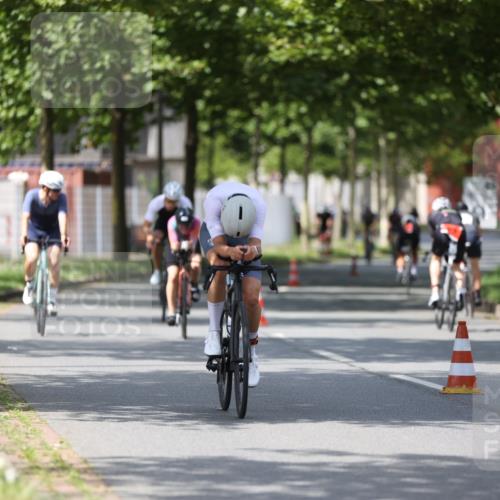 10.08.2025 - GEWOBA Citytriathlon Bremen Yannick Fuchs http://msf.ph/oto/8558725 10.08.2025 12:34:33 Radfahren 553, 584, 686, 736, 826, 841, 891, 912, 914, 1027, 1037 meine-sportfotos.de