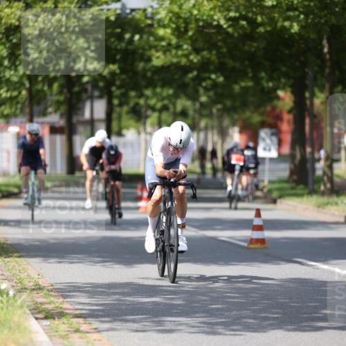 10.08.2025 - GEWOBA Citytriathlon Bremen Yannick Fuchs http://msf.ph/oto/8558727 10.08.2025 12:34:33 Radfahren 553, 584, 686, 736, 826, 841, 891, 912, 914, 1027, 1037 meine-sportfotos.de