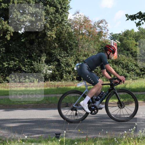 10.08.2025 - GEWOBA Citytriathlon Bremen Yannick Fuchs http://msf.ph/oto/8558733 10.08.2025 10:33:51 Radfahren 81, 97, 151, 161, 245, 350, 394, 400, 409, 419, 427, 428, 451, 491, 504, 512 meine-sportfotos.de