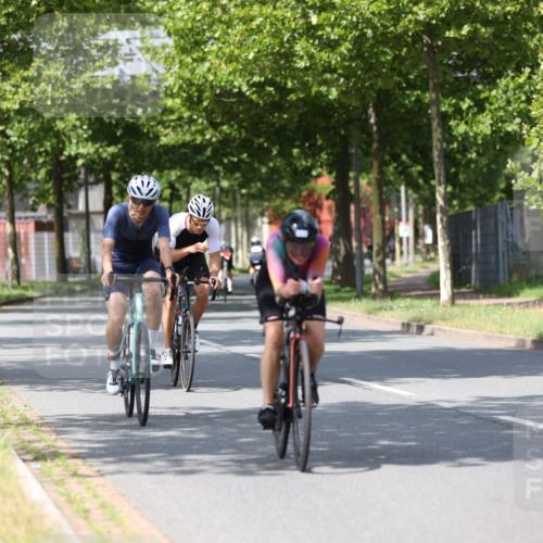 10.08.2025 - GEWOBA Citytriathlon Bremen Yannick Fuchs http://msf.ph/oto/8558735 10.08.2025 12:34:35 Radfahren 584, 591, 686, 736, 826, 841, 891, 912, 914, 1027, 1037 meine-sportfotos.de