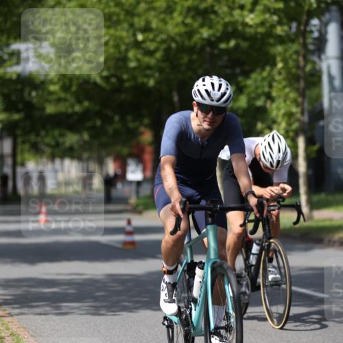 10.08.2025 - GEWOBA Citytriathlon Bremen Yannick Fuchs http://msf.ph/oto/8558739 10.08.2025 12:34:36 Radfahren 584, 591, 632, 686, 736, 826, 841, 891, 912, 914, 1027, 1037 meine-sportfotos.de