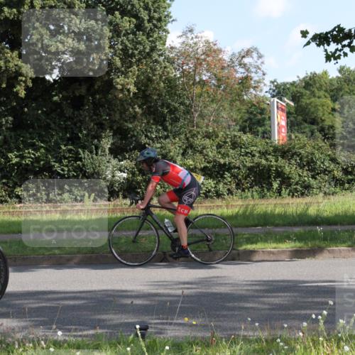 10.08.2025 - GEWOBA Citytriathlon Bremen Yannick Fuchs http://msf.ph/oto/8558746 10.08.2025 10:33:57 Radfahren 81, 97, 151, 161, 239, 245, 394, 400, 409, 419, 427, 451, 491, 512 meine-sportfotos.de