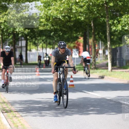 10.08.2025 - GEWOBA Citytriathlon Bremen Yannick Fuchs http://msf.ph/oto/8558748 10.08.2025 12:34:43 Radfahren 556, 584, 591, 632, 736, 826, 841, 914, 1027, 1037 meine-sportfotos.de