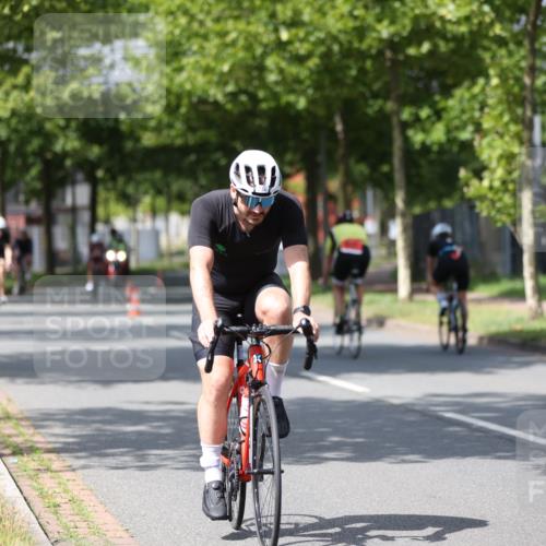 10.08.2025 - GEWOBA Citytriathlon Bremen Yannick Fuchs http://msf.ph/oto/8558754 10.08.2025 12:34:44 Radfahren 556, 584, 591, 632, 736, 826, 841, 914, 1027, 1037 meine-sportfotos.de