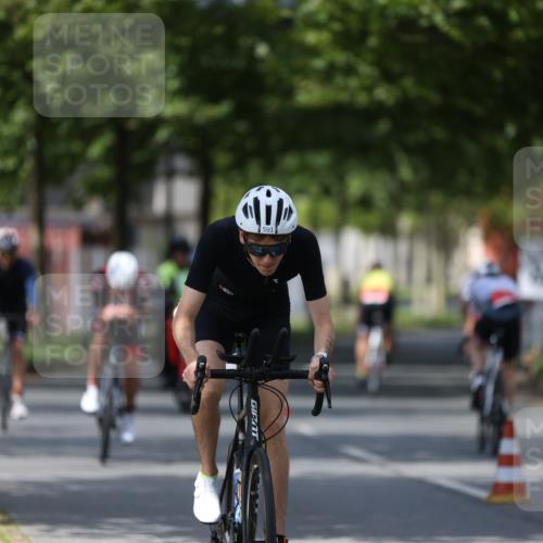 10.08.2025 - GEWOBA Citytriathlon Bremen Yannick Fuchs http://msf.ph/oto/8558763 10.08.2025 12:34:47 Radfahren 556, 584, 591, 632, 680, 736, 826, 841, 855, 914, 915, 1027, 1037 meine-sportfotos.de