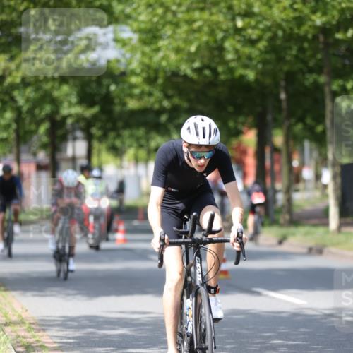 10.08.2025 - GEWOBA Citytriathlon Bremen Yannick Fuchs http://msf.ph/oto/8558765 10.08.2025 12:34:47 Radfahren 556, 584, 591, 632, 680, 736, 826, 841, 855, 914, 915, 1027, 1037 meine-sportfotos.de