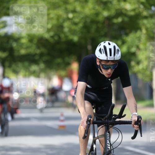 10.08.2025 - GEWOBA Citytriathlon Bremen Yannick Fuchs http://msf.ph/oto/8558767 10.08.2025 12:34:48 Radfahren 556, 584, 591, 632, 680, 736, 826, 841, 855, 914, 915, 1027, 1037 meine-sportfotos.de