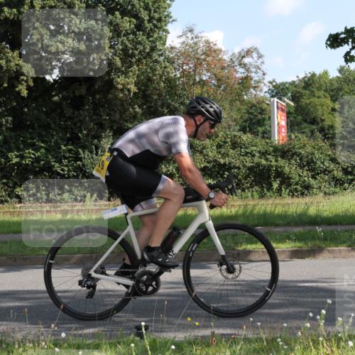 10.08.2025 - GEWOBA Citytriathlon Bremen Yannick Fuchs http://msf.ph/oto/8558770 10.08.2025 10:34:04 Radfahren 81, 97, 151, 161, 239, 245, 400, 409, 419, 427, 451, 512 meine-sportfotos.de
