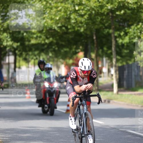 10.08.2025 - GEWOBA Citytriathlon Bremen Yannick Fuchs http://msf.ph/oto/8558771 10.08.2025 12:34:49 Radfahren 556, 584, 591, 632, 680, 736, 826, 841, 855, 914, 915, 956, 1027, 1037 meine-sportfotos.de