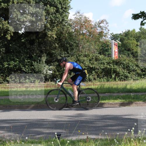 10.08.2025 - GEWOBA Citytriathlon Bremen Yannick Fuchs http://msf.ph/oto/8558776 10.08.2025 10:34:06 Radfahren 97, 151, 161, 239, 245, 409, 419, 427, 451, 512 meine-sportfotos.de