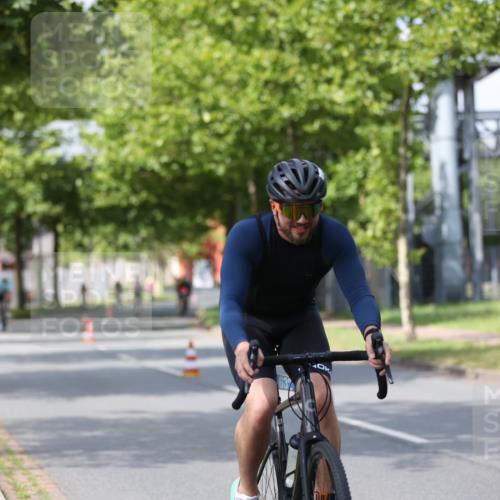10.08.2025 - GEWOBA Citytriathlon Bremen Yannick Fuchs http://msf.ph/oto/8558777 10.08.2025 12:34:51 Radfahren 556, 584, 591, 632, 680, 736, 826, 841, 855, 914, 915, 956, 1027 meine-sportfotos.de