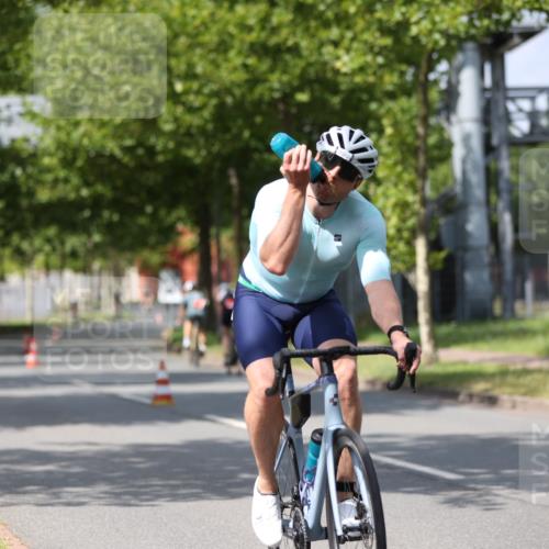 10.08.2025 - GEWOBA Citytriathlon Bremen Yannick Fuchs http://msf.ph/oto/8558782 10.08.2025 12:34:56 Radfahren 556, 591, 632, 680, 826, 841, 855, 902, 915, 956, 1035 meine-sportfotos.de
