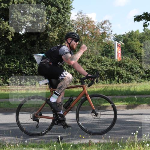 10.08.2025 - GEWOBA Citytriathlon Bremen Yannick Fuchs http://msf.ph/oto/8558783 10.08.2025 10:34:07 Radfahren 97, 161, 239, 409, 419, 427, 451, 512 meine-sportfotos.de