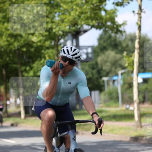 10.08.2025 - GEWOBA Citytriathlon Bremen Yannick Fuchs http://msf.ph/oto/8558784 10.08.2025 12:34:56 Radfahren 556, 591, 632, 680, 826, 841, 855, 902, 915, 956, 1035 meine-sportfotos.de