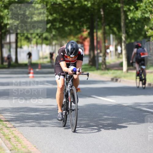 10.08.2025 - GEWOBA Citytriathlon Bremen Yannick Fuchs http://msf.ph/oto/8558792 10.08.2025 12:34:59 Radfahren 556, 558, 591, 632, 680, 707, 855, 902, 915, 956, 1035 meine-sportfotos.de