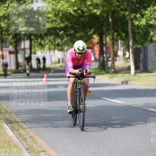 10.08.2025 - GEWOBA Citytriathlon Bremen Yannick Fuchs http://msf.ph/oto/8558798 10.08.2025 12:35:01 Radfahren 556, 558, 632, 680, 707, 855, 902, 915, 956, 977, 1035 meine-sportfotos.de
