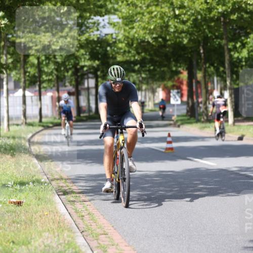 10.08.2025 - GEWOBA Citytriathlon Bremen Yannick Fuchs http://msf.ph/oto/8558817 10.08.2025 12:35:10 Radfahren 558, 579, 680, 707, 855, 902, 915, 956, 973, 977, 1035, 1039 meine-sportfotos.de