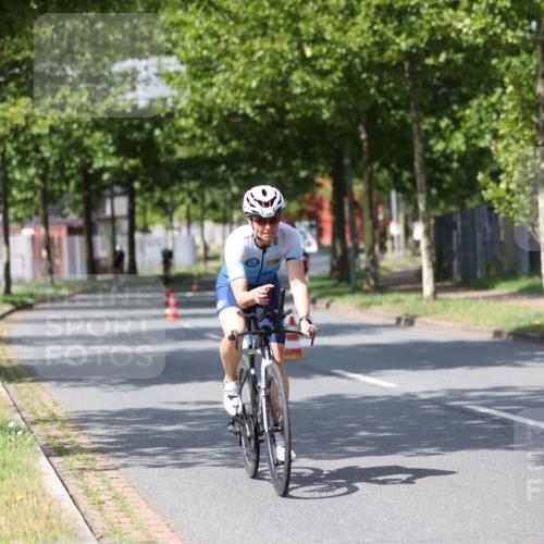 10.08.2025 - GEWOBA Citytriathlon Bremen Yannick Fuchs http://msf.ph/oto/8558826 10.08.2025 12:35:12 Radfahren 558, 579, 707, 855, 902, 915, 956, 973, 977, 1035, 1039 meine-sportfotos.de