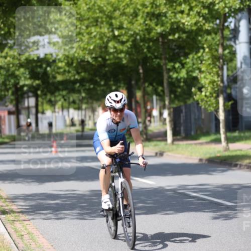 10.08.2025 - GEWOBA Citytriathlon Bremen Yannick Fuchs http://msf.ph/oto/8558827 10.08.2025 12:35:13 Radfahren 558, 579, 707, 902, 956, 973, 977, 1035, 1039 meine-sportfotos.de