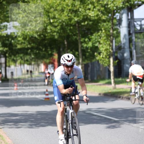 10.08.2025 - GEWOBA Citytriathlon Bremen Yannick Fuchs http://msf.ph/oto/8558829 10.08.2025 12:35:13 Radfahren 558, 579, 707, 902, 956, 973, 977, 1035, 1039 meine-sportfotos.de