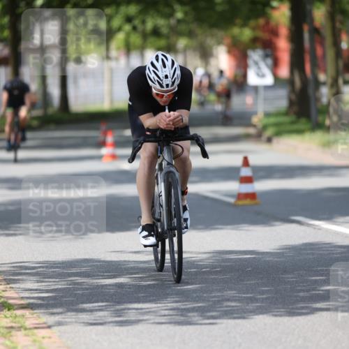 10.08.2025 - GEWOBA Citytriathlon Bremen Yannick Fuchs http://msf.ph/oto/8558843 10.08.2025 12:35:20 Radfahren 558, 579, 642, 707, 742, 973, 977, 1039 meine-sportfotos.de