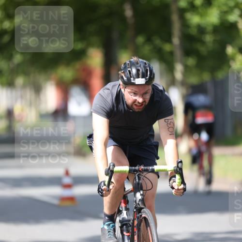 10.08.2025 - GEWOBA Citytriathlon Bremen Yannick Fuchs http://msf.ph/oto/8558857 10.08.2025 12:35:24 Radfahren 579, 642, 719, 742, 783, 833, 919, 973, 977, 1039 meine-sportfotos.de