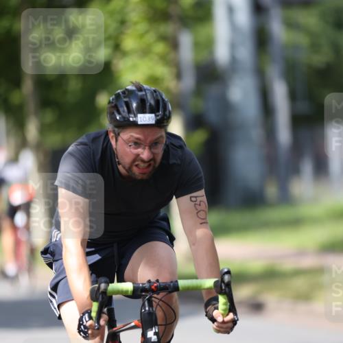 10.08.2025 - GEWOBA Citytriathlon Bremen Yannick Fuchs http://msf.ph/oto/8558860 10.08.2025 12:35:24 Radfahren 579, 642, 719, 742, 783, 833, 919, 973, 977, 1039 meine-sportfotos.de