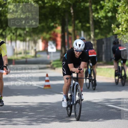10.08.2025 - GEWOBA Citytriathlon Bremen Yannick Fuchs http://msf.ph/oto/8558883 10.08.2025 12:35:34 Radfahren 579, 642, 719, 742, 763, 783, 833, 919, 933, 1039 meine-sportfotos.de